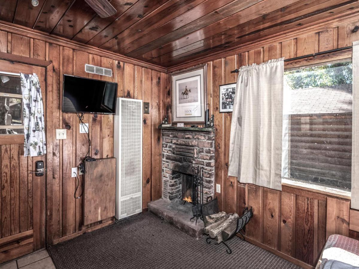 רואידוסו Perfect Cabin, 2 Bedrooms, Fireplace, Midtown, Sleeps 5 מראה חיצוני תמונה