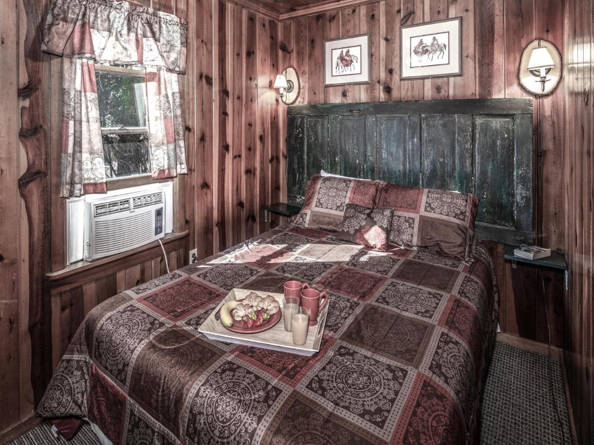 רואידוסו Perfect Cabin, 2 Bedrooms, Fireplace, Midtown, Sleeps 5 מראה חיצוני תמונה