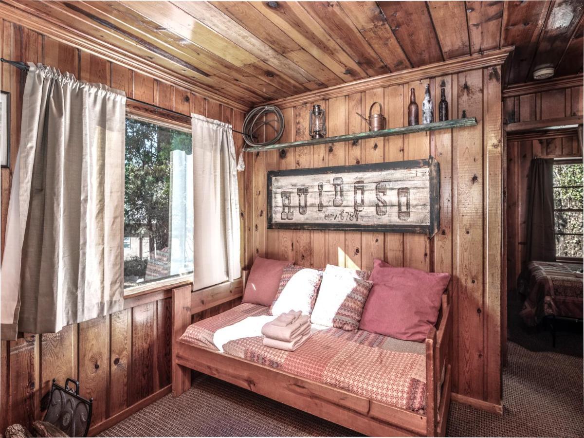 רואידוסו Perfect Cabin, 2 Bedrooms, Fireplace, Midtown, Sleeps 5 מראה חיצוני תמונה